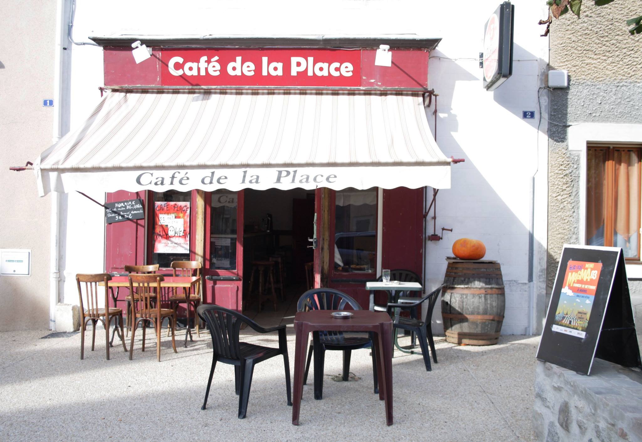 Café de la Place à Huriel