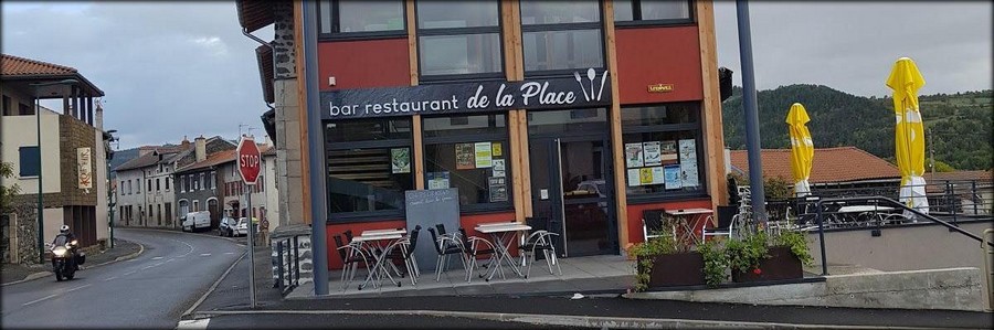 Bar restaurant de la place à Arsac-en-Velay - 43
