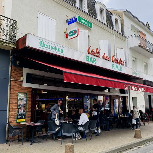 Café des cours PMU à Cusset - 03